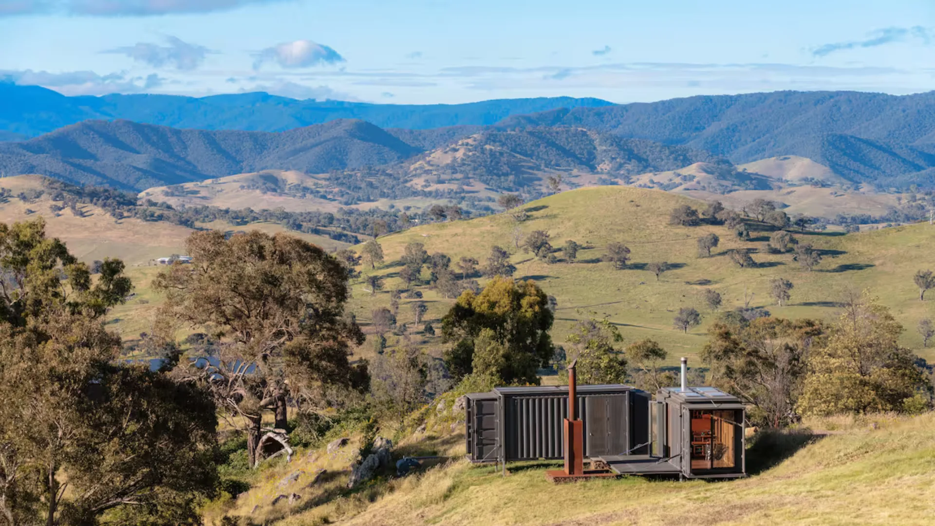 this off grid cabin is located in the wilderness 45 minutes from the top of Mount Buller and five minutes from the centre of Mansfield.