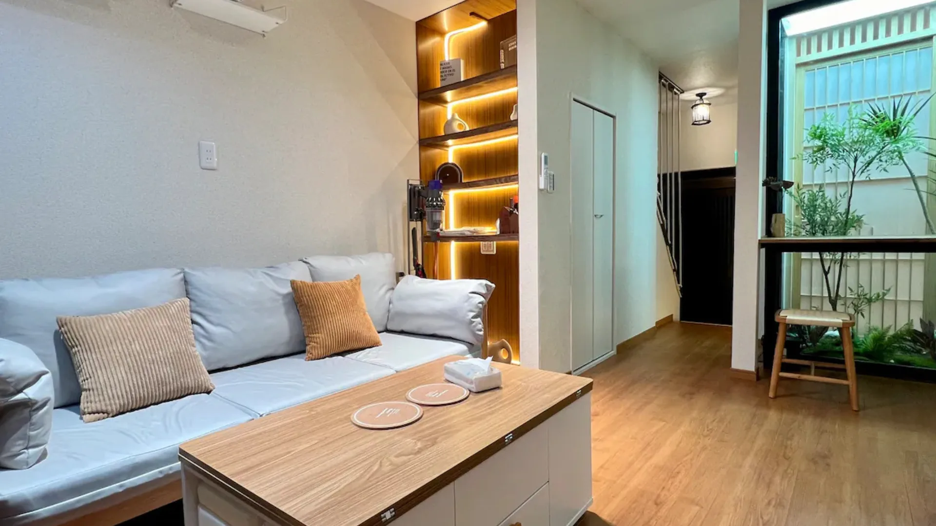 The living rom at Shigang Airbnb apartment in Osaka
