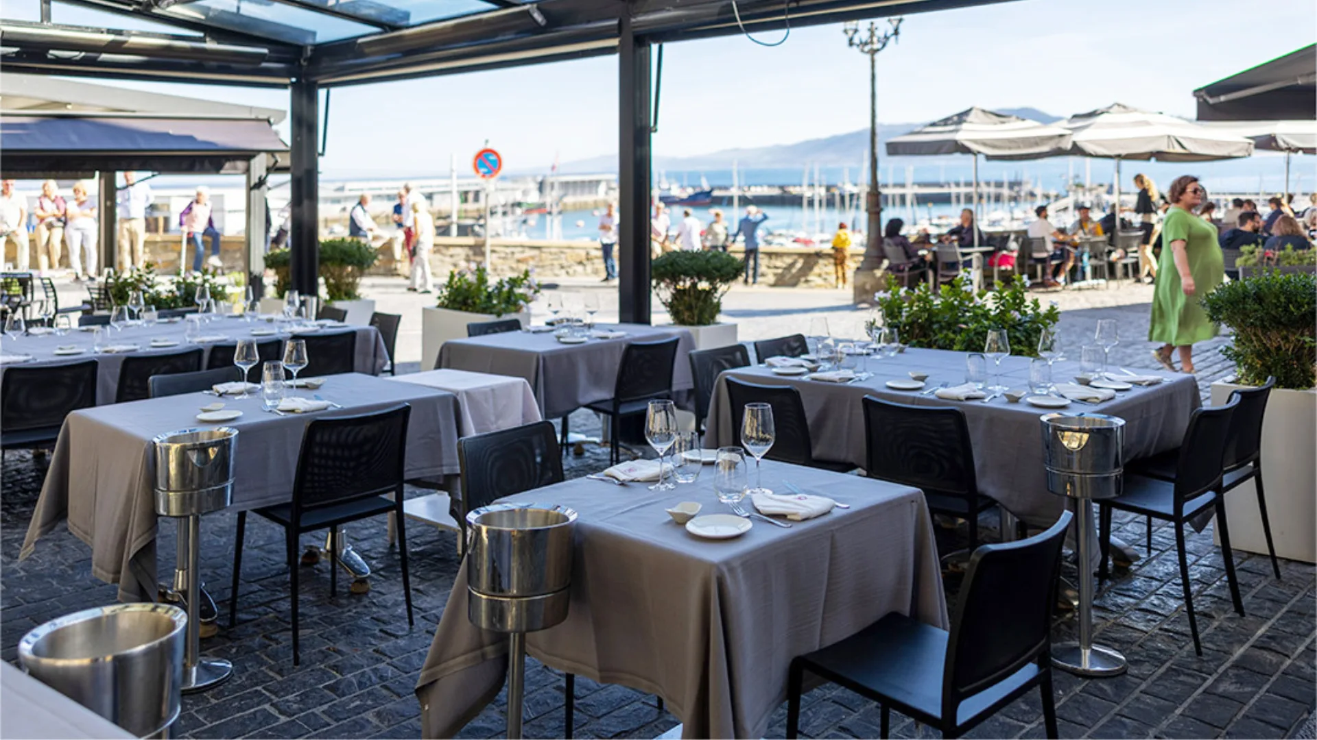 Outdoor tables at Kaia Kaipe, Getaria.