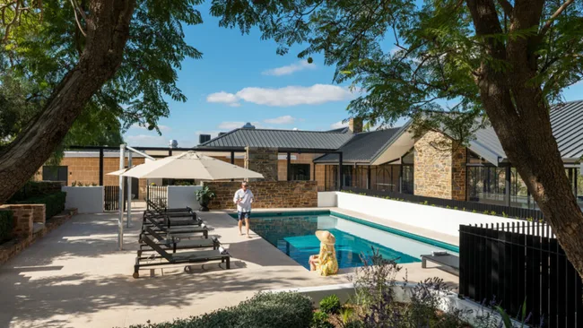 The outdoor pool and terrace at Kingsford The Barossa