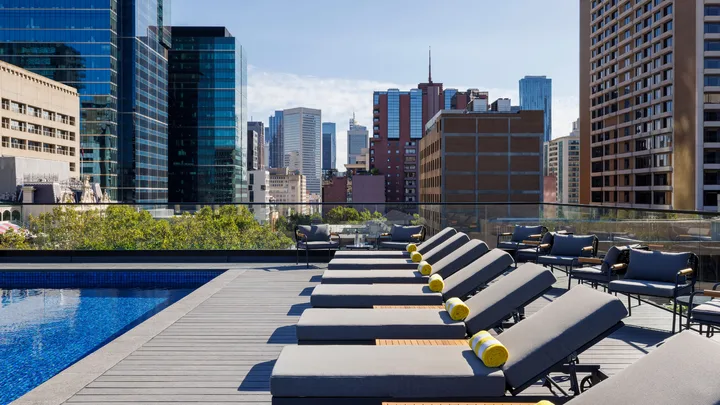The rooftop pool and lounges at Le Méridien Melbourne