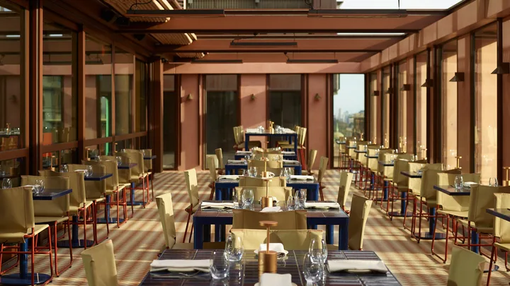 Rooftop diner Mid Air at Hyde Melbourne Place