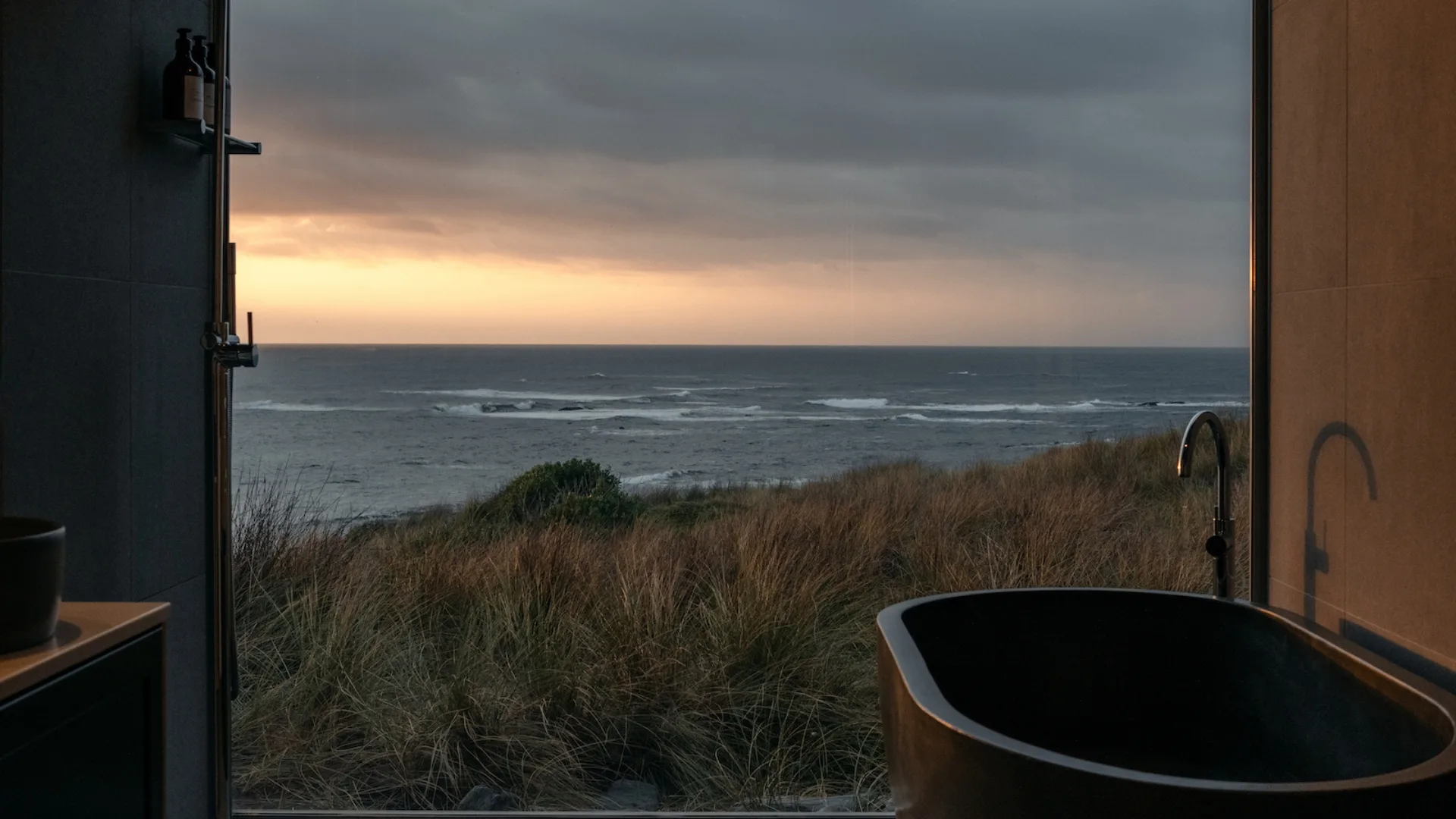 Bath with sunset views at Kittawa Retreat, Kittawa Lodge King Island Tasmania