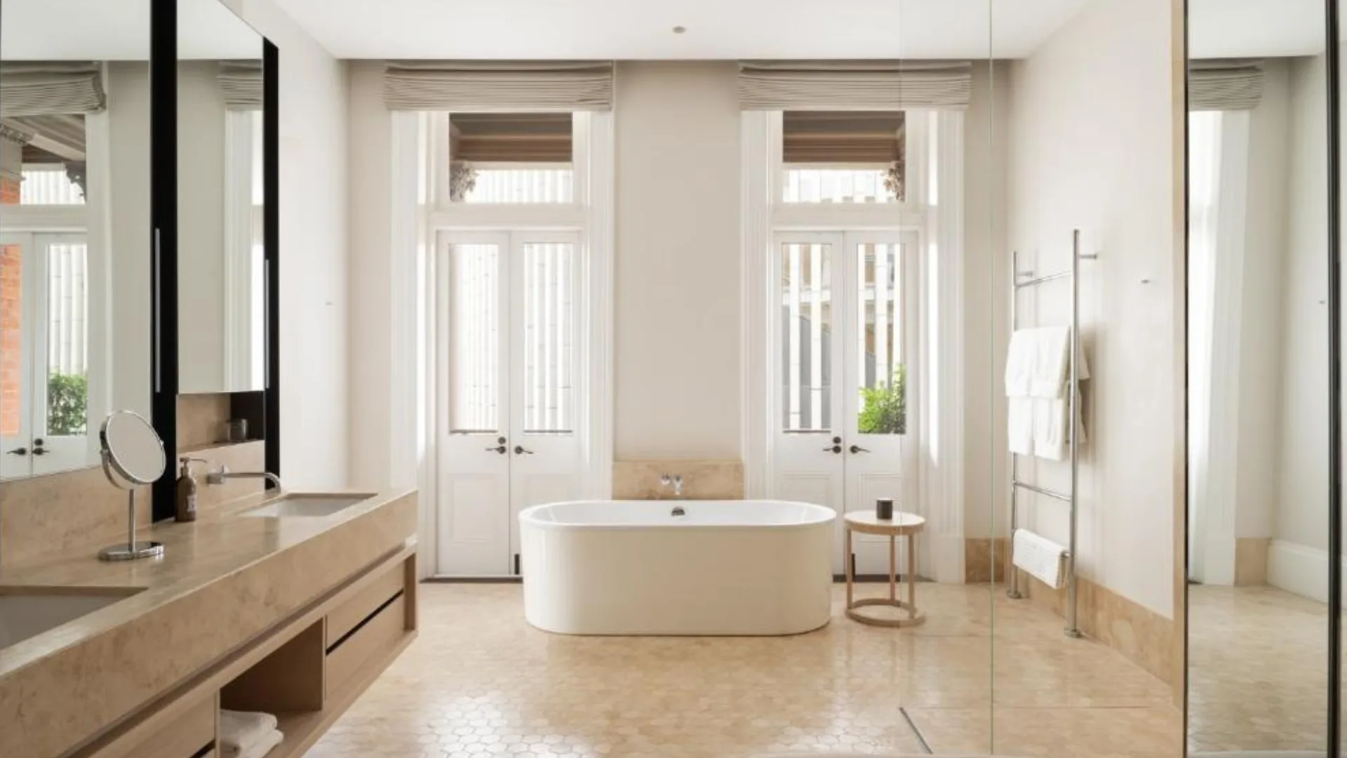 High ceilings and tiled bathrooms at COMO, The Treasury