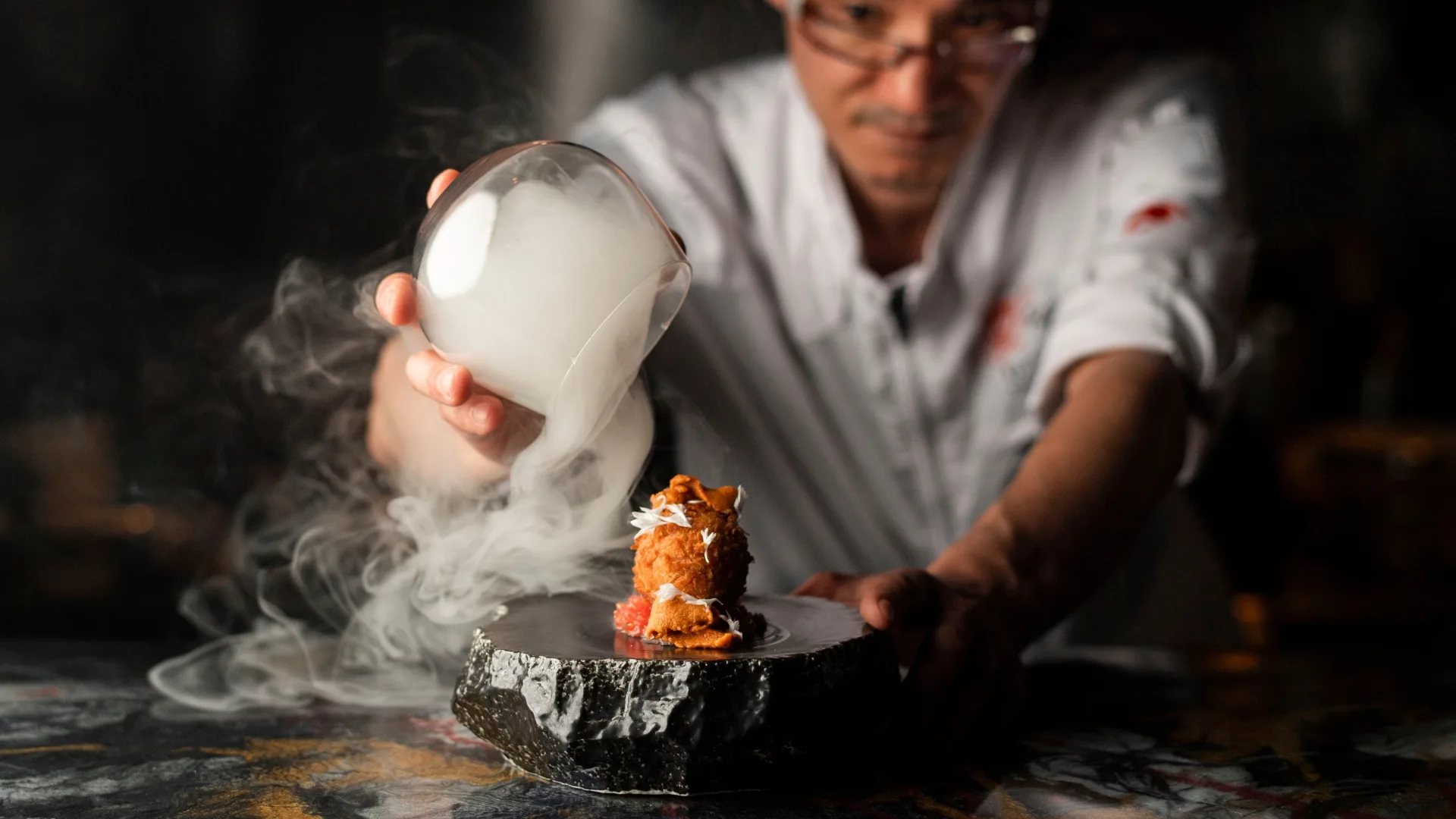 R by Raita Noda dish with smoke