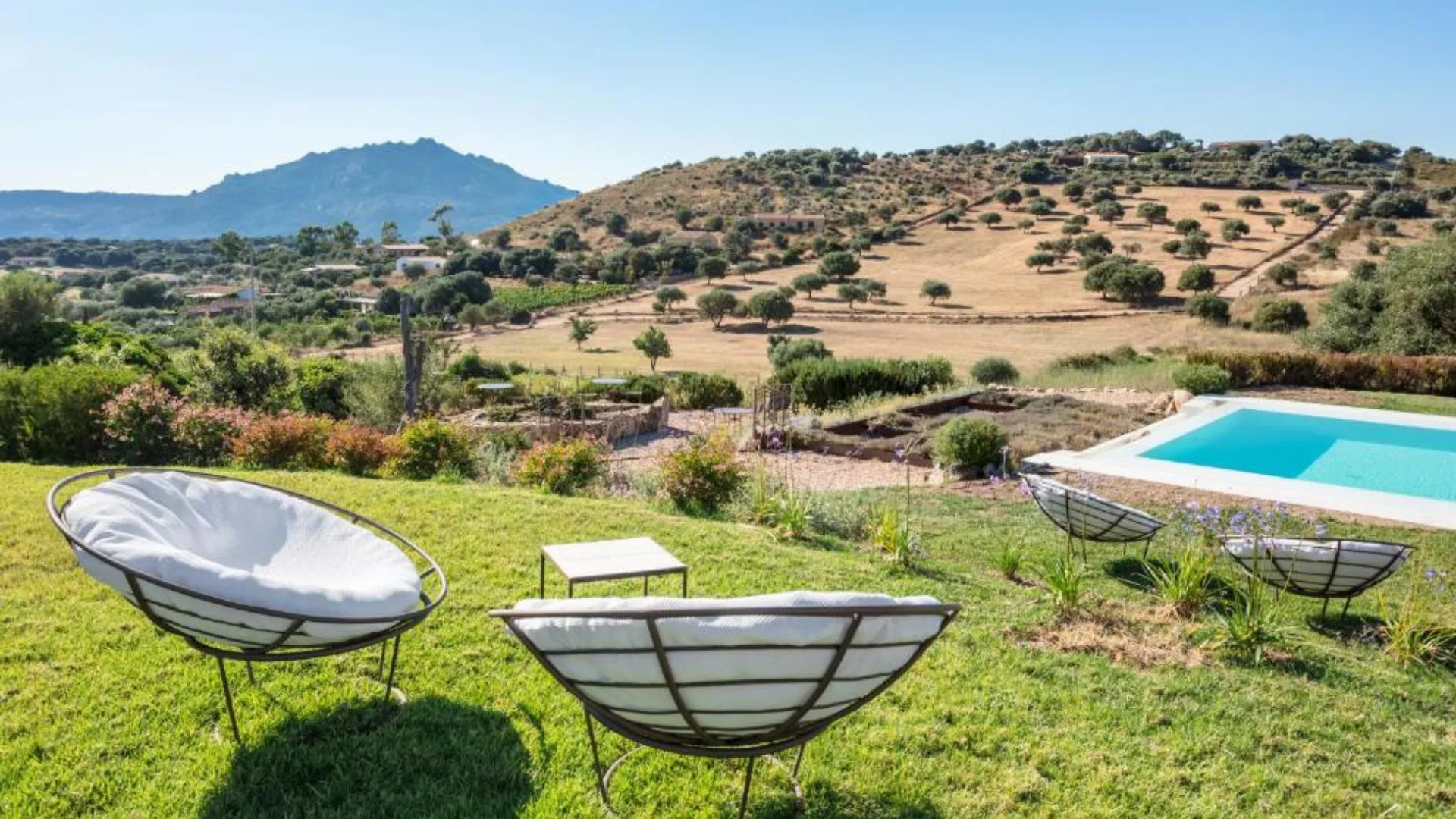 Albero Capovolto hotel in Sardinia