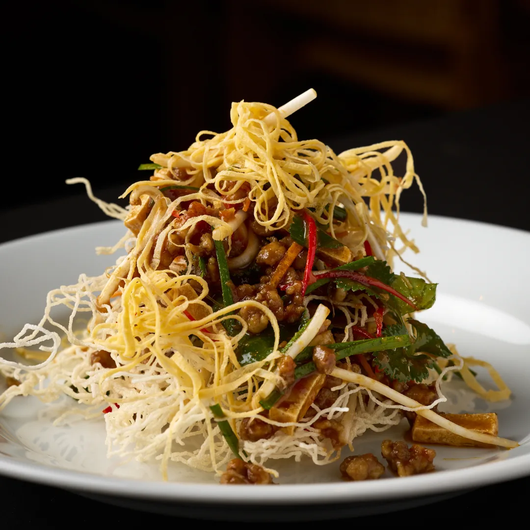 Crisp noodles with pork