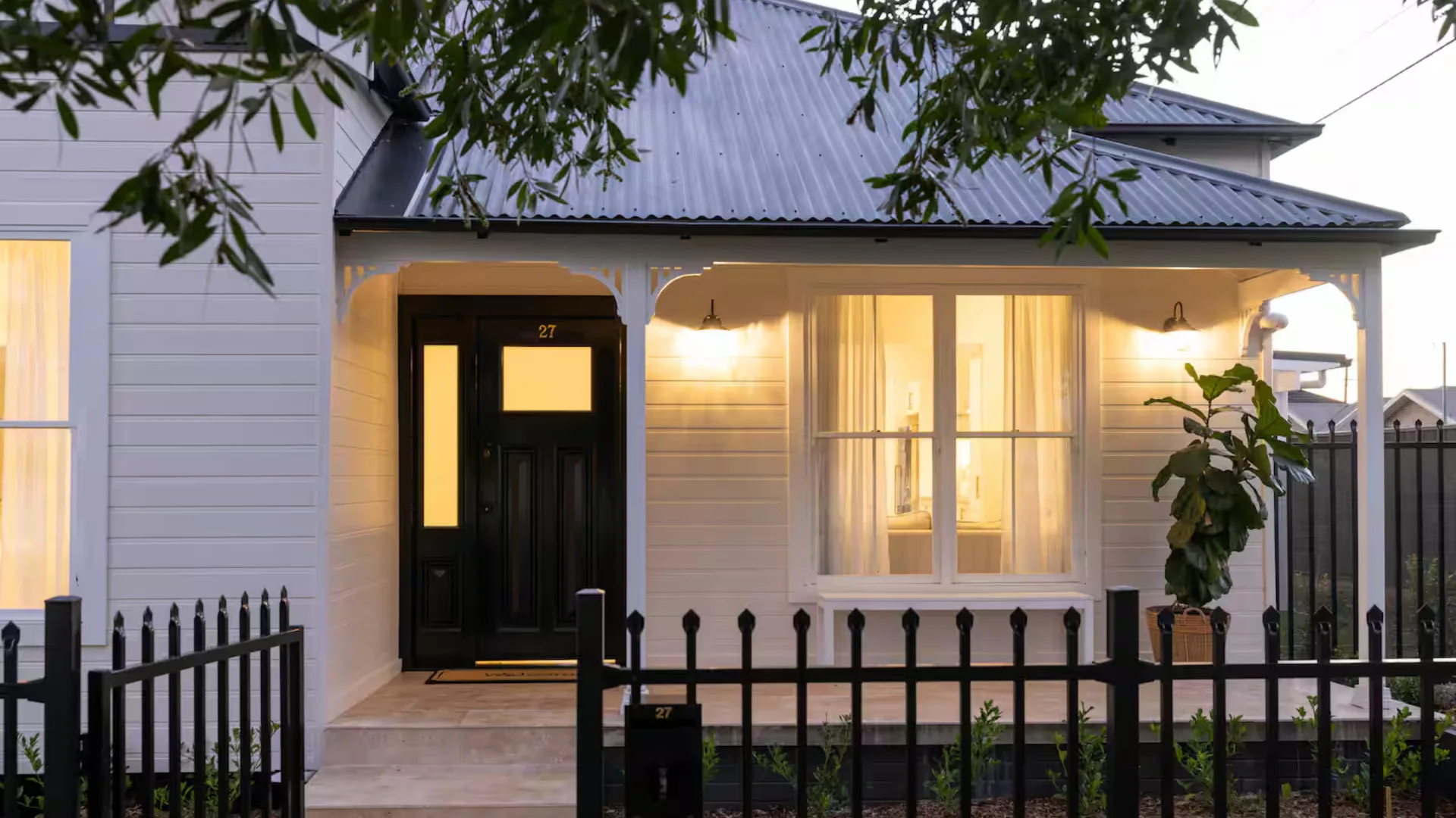 The Winery Lounge Airbnb in Hunter Valley Cessnock. Sleeps six