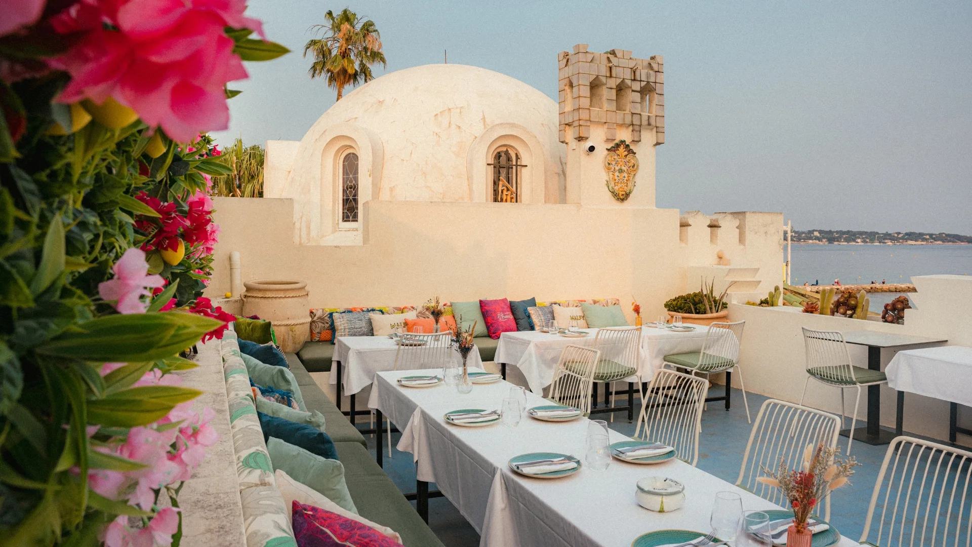 Alfresco dining at Villa Djunah’s rooftop.