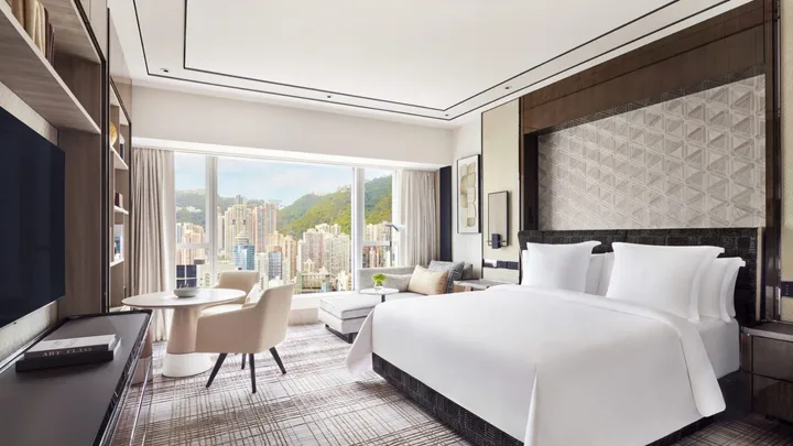 Deluxe Room at Four Seasons Hong Kong hotel