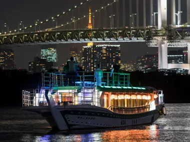 Experience a traditional Yakatabune dinner cruise. Enjoy a delicious dinner surrounded by stunning views of Tokyo Skytree and Tokyo Bay on the Sumida River.