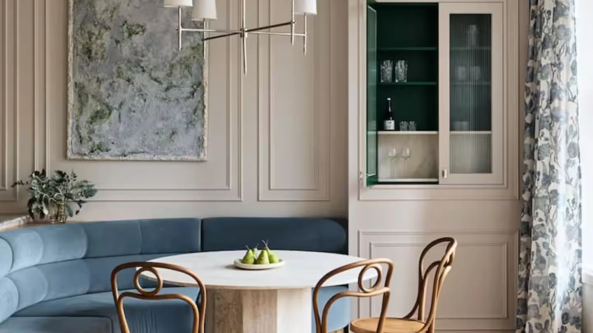 Parisian Pied-À-Terre, an Airbnb in Melbourne CBD