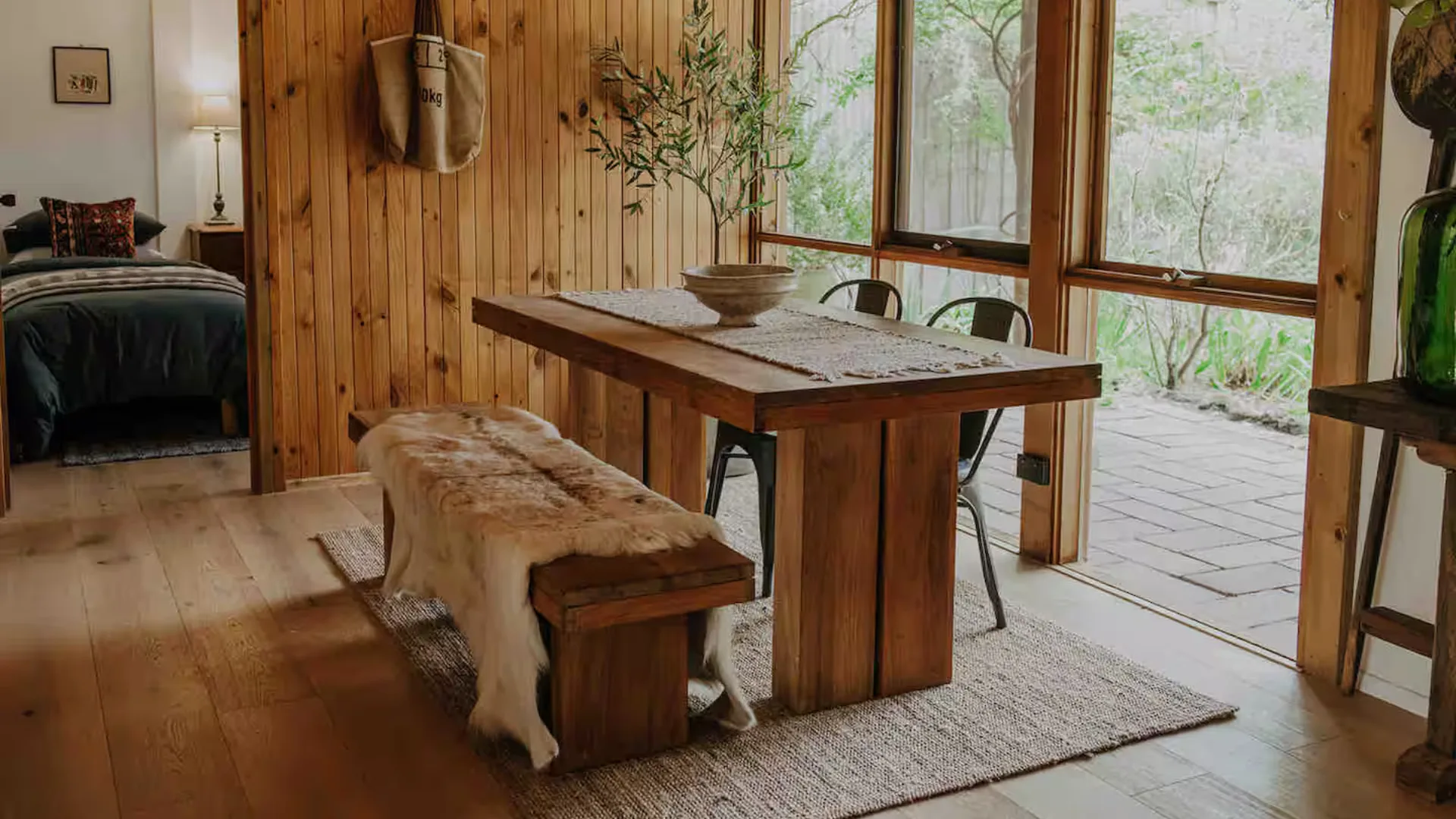 Enchanting log cabin in the woods, a romantic getaway in Victoria.