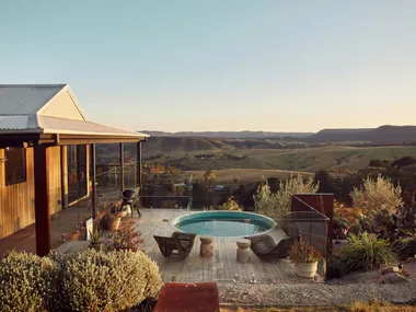 Hilltop Cabin, Kanimbla Airbnb in NSW