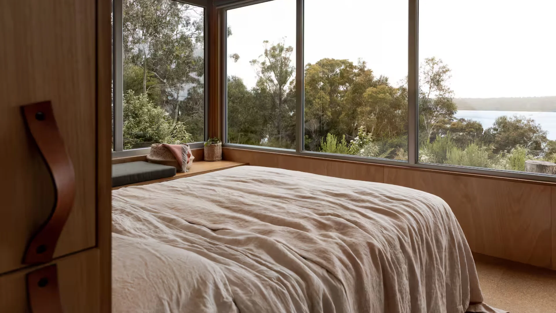 Swansong in Bay of Fires, Tasmania