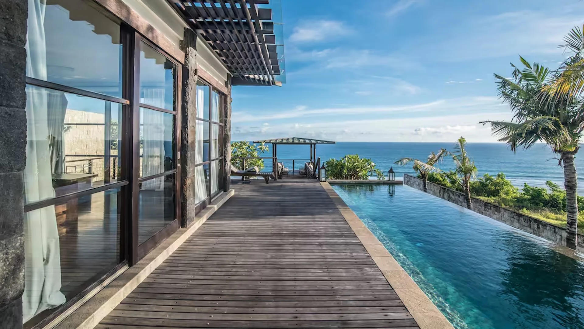 Best Bali Airbnbs: Absolute cliff-front luxury villa in Padawa Beach area