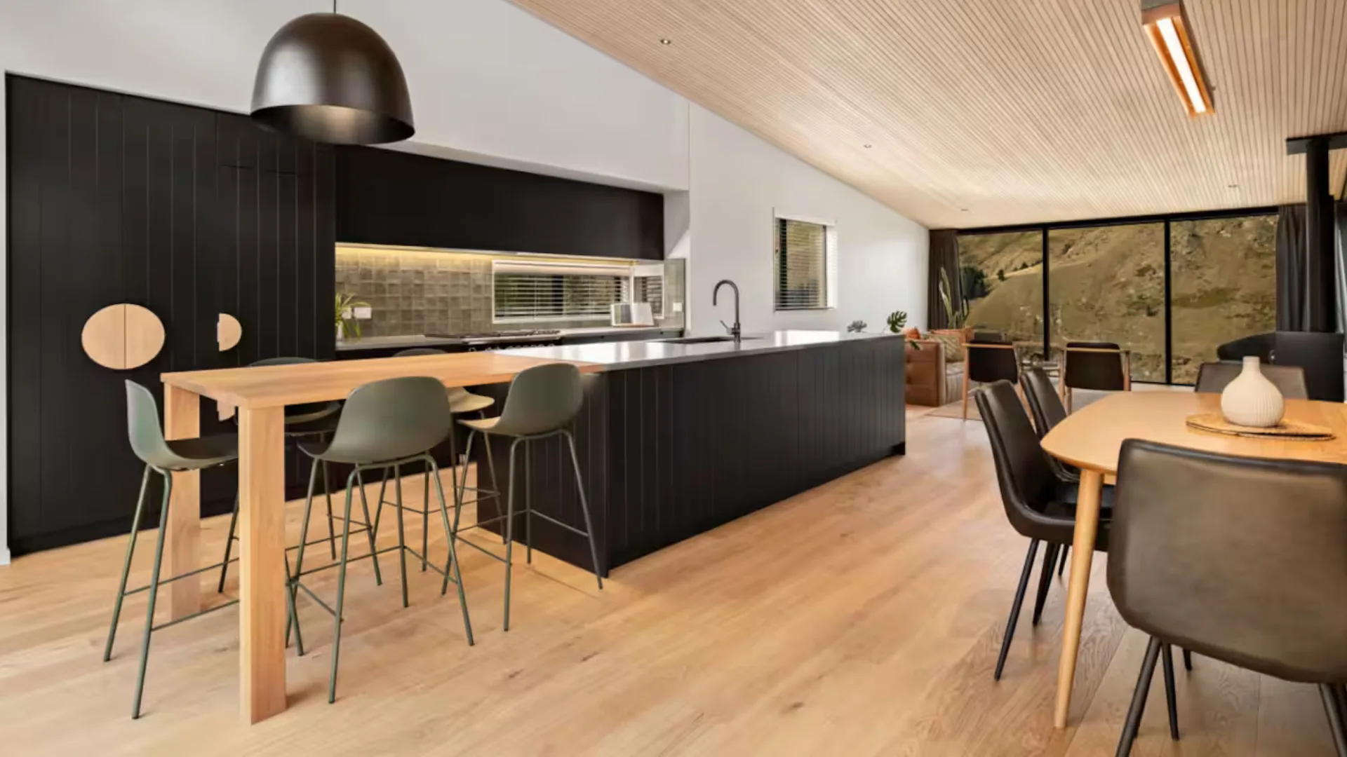 Arthur's Point Retreat, an Airbnb in Queenstown