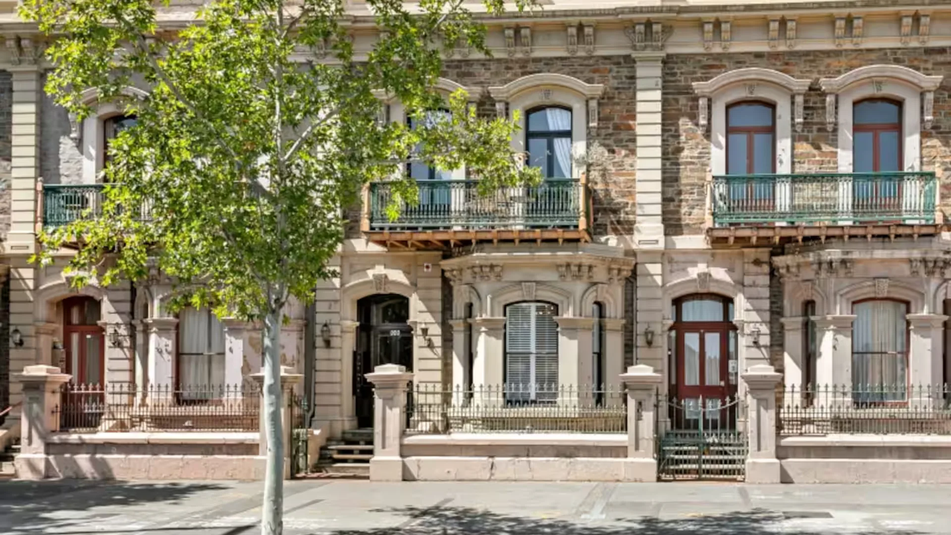 Botanic Pied à Terre, a luxury airbnb in adelaide