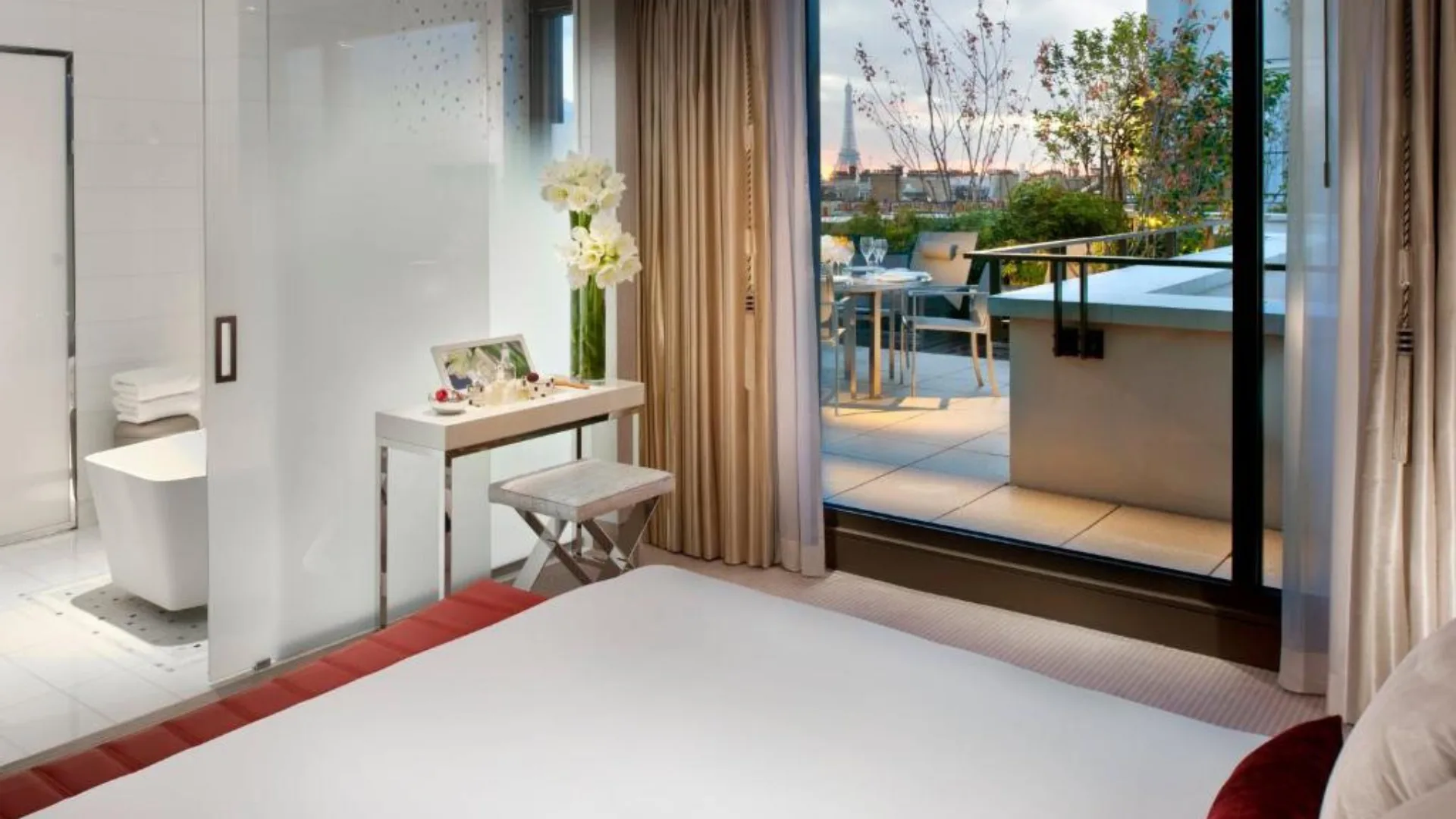 Mandarin Oriental hotel in Paris with Eiffel Tower views