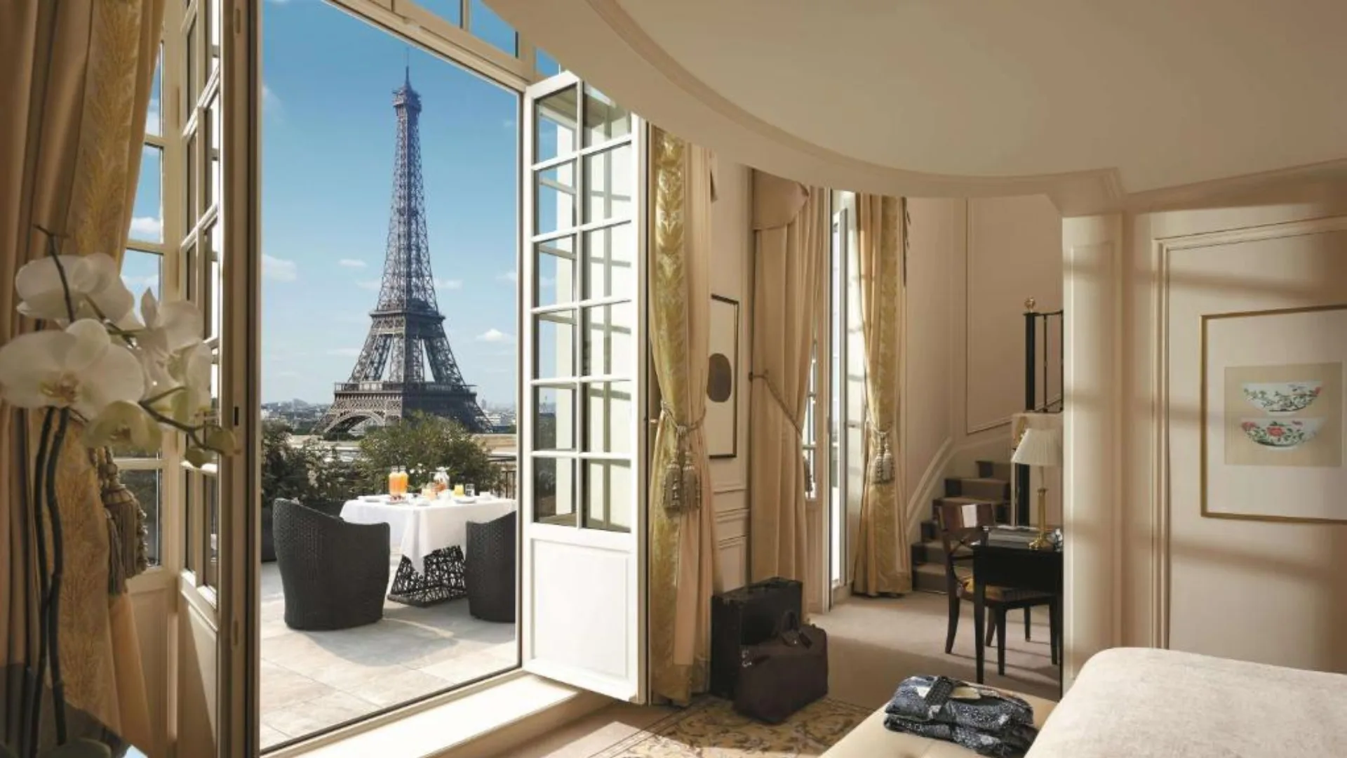 Eiffel tower views from Shangri-La Paris