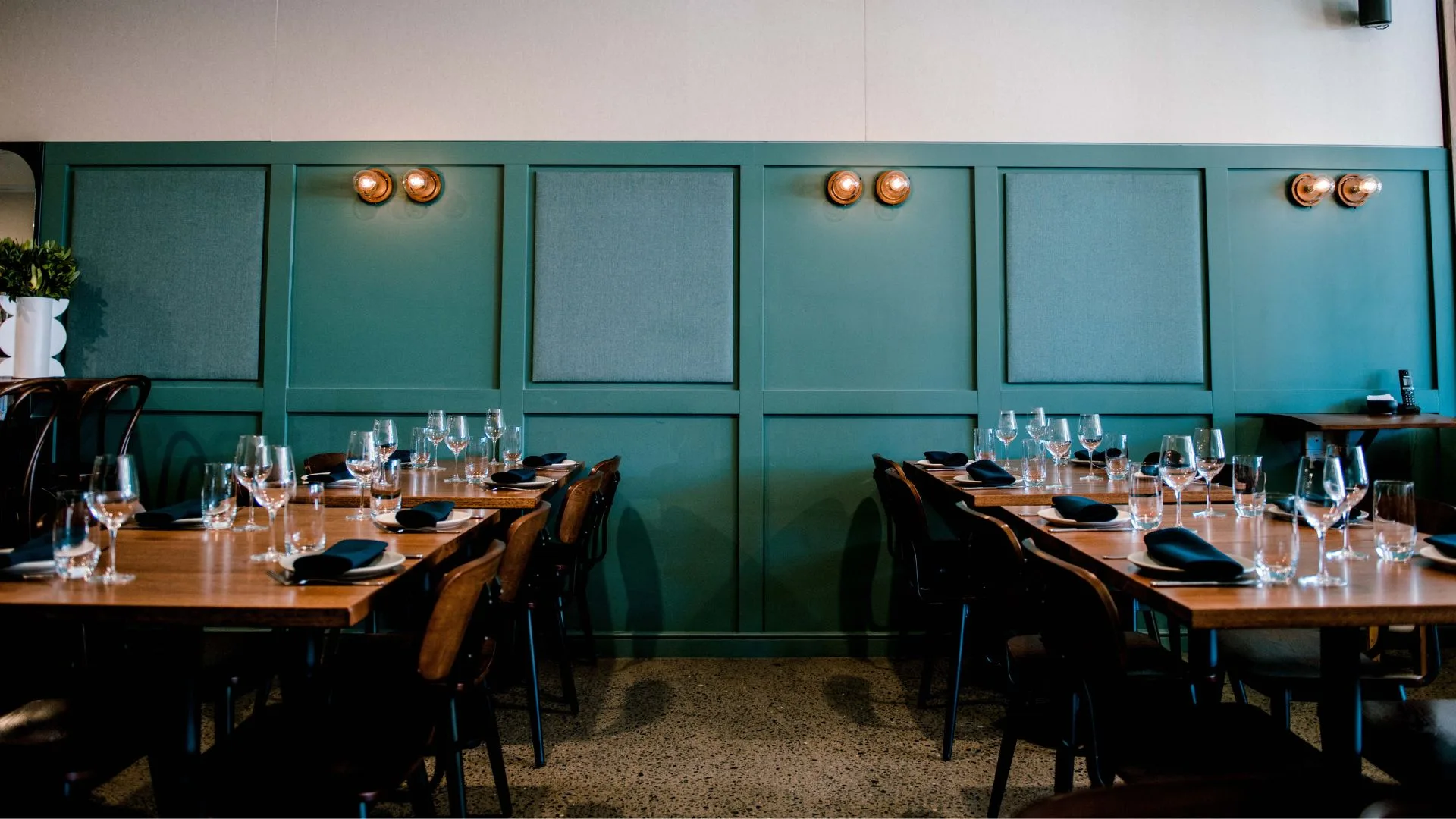 the blue panelled walls at restaurant Labart on the Gold Coast