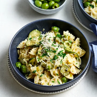 Farfalle with zucchini, leek and Sicilian olives