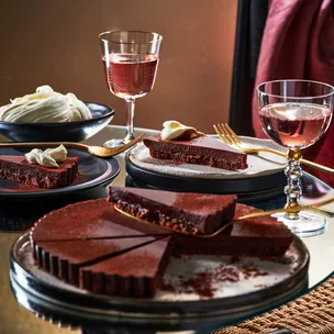 How to make bitter chocolate tart with Pedro Ximénez dates