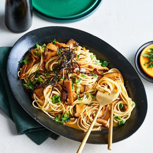 Spaghetti with mushrooms and soy