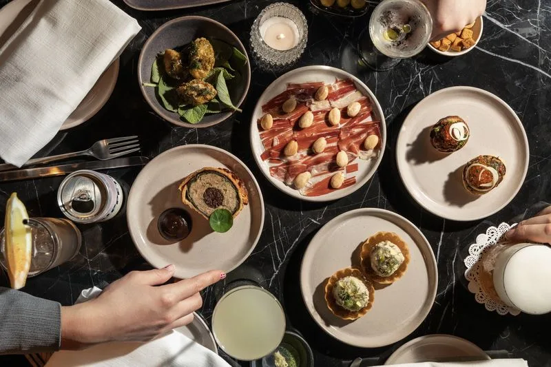 the lodge mezzanine dining