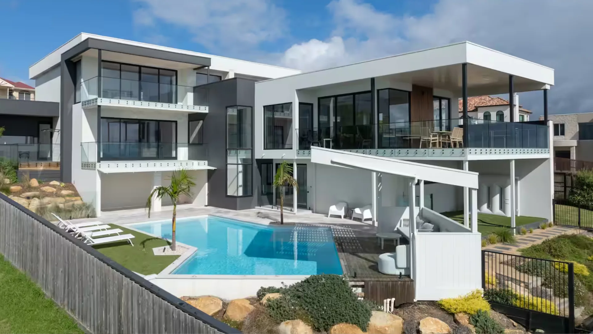 Bayview Luxe Entertainer, an Airbnb in Mount Martha, Mornington Peninsula