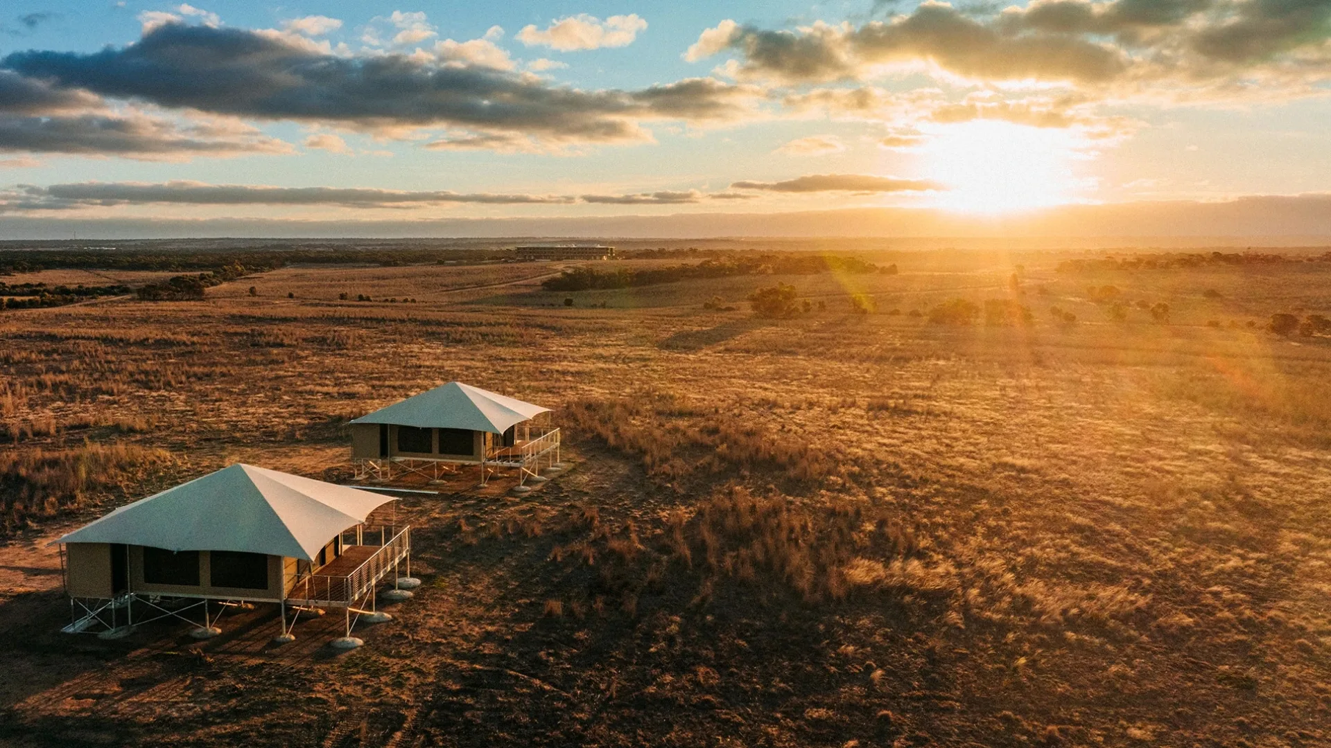 The vast expanse surrounding Safari Lodge's accommodation