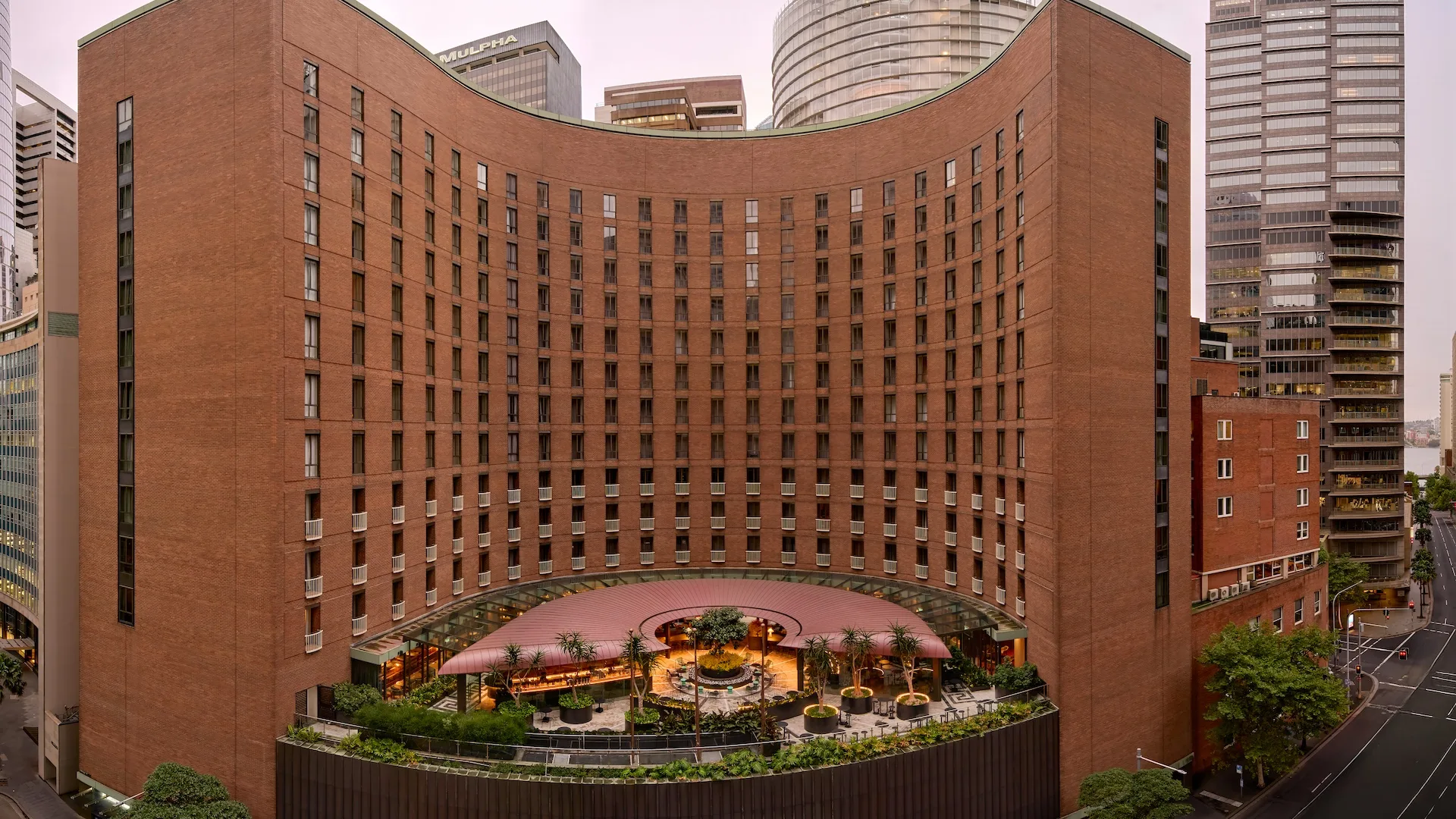 The curving exterior of historic Sydney hotel Sofitel Sydney Wentworth