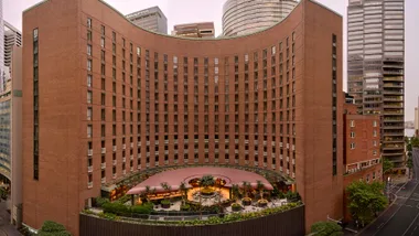 The curving exterior of historic Sydney hotel Sofitel Sydney Wentworth