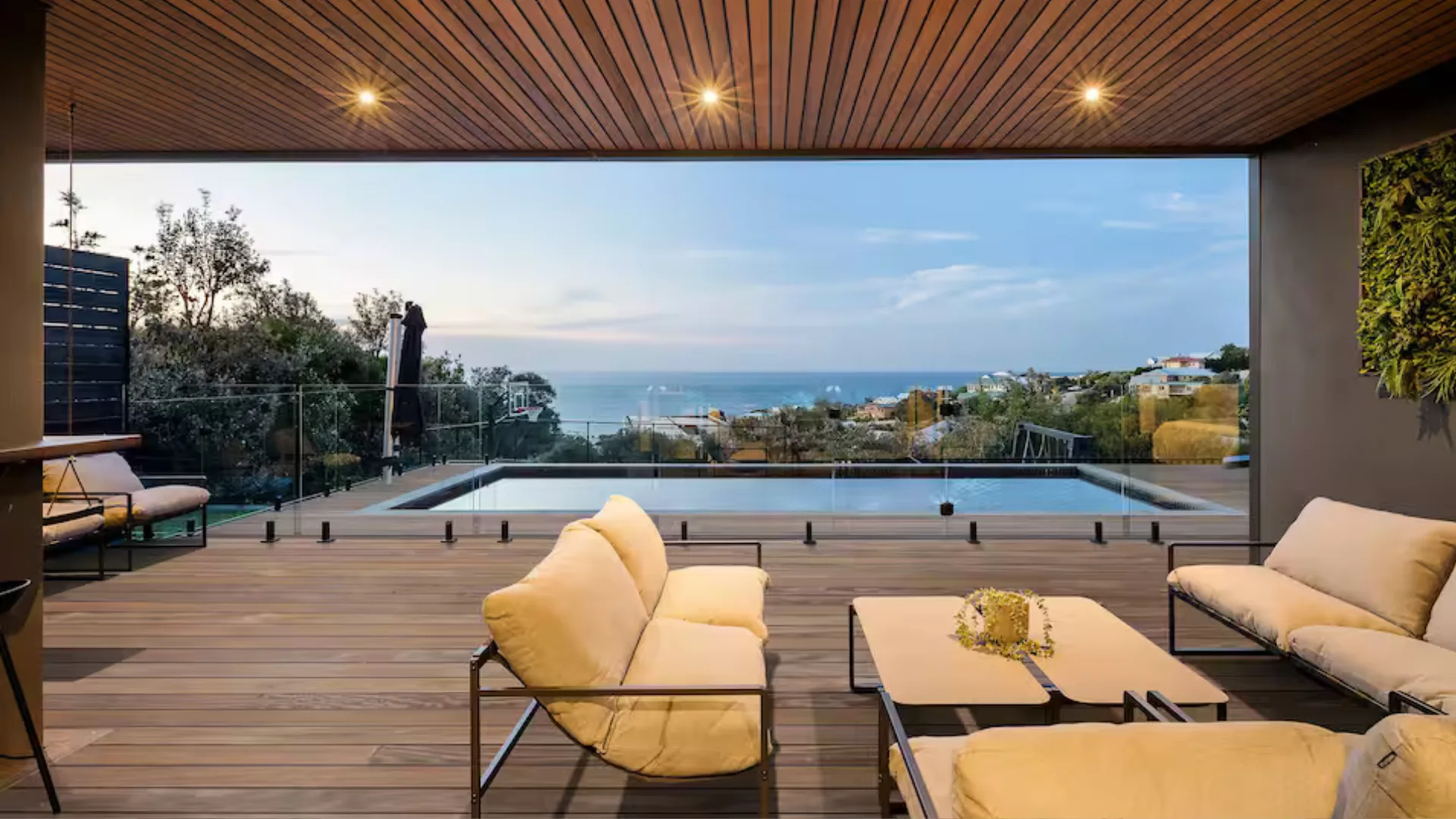 Valora | Luxury By The Bay