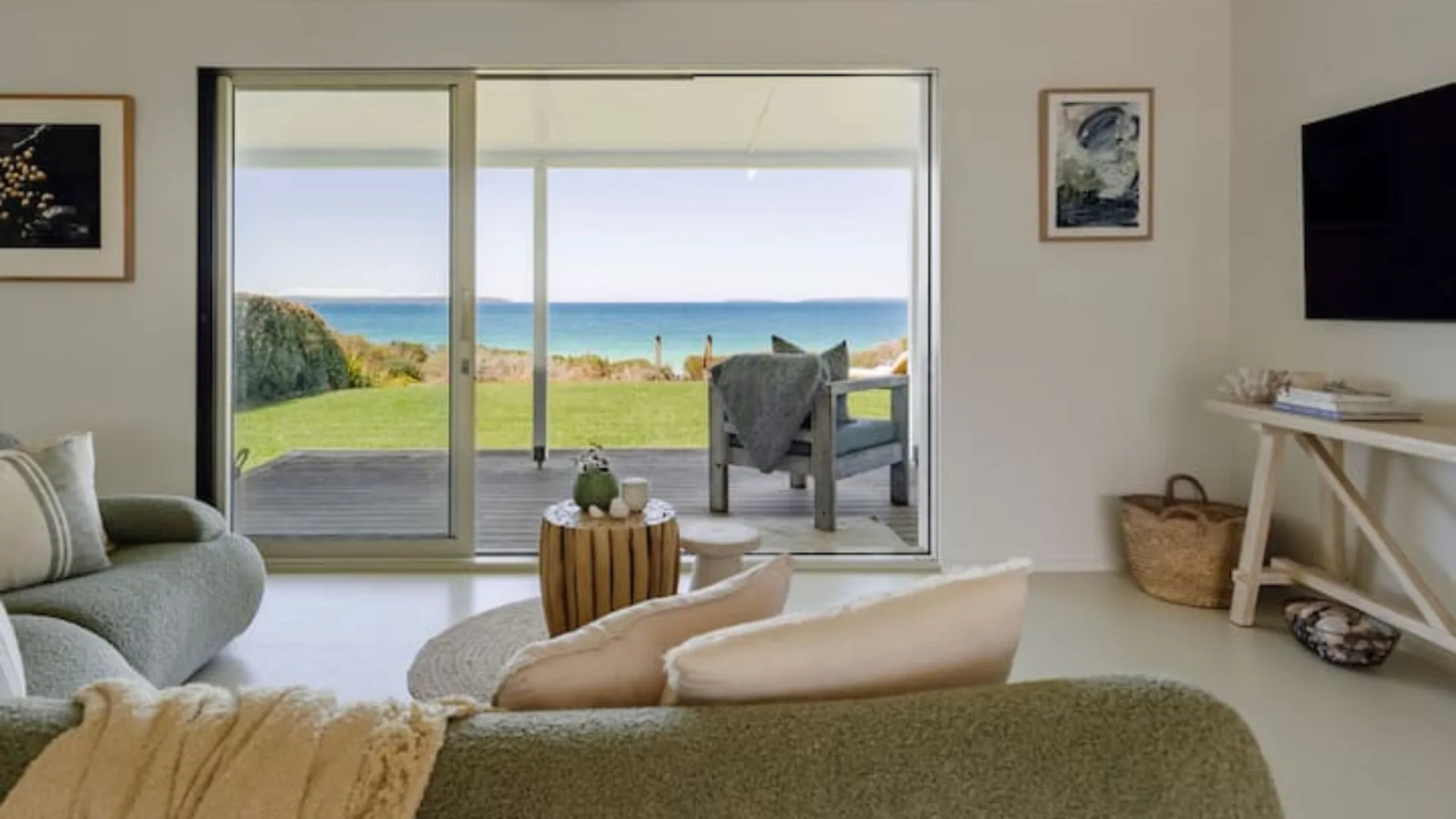 'Kindred' Absolute Beachfront Retreat, an Airbnb in the South Coast