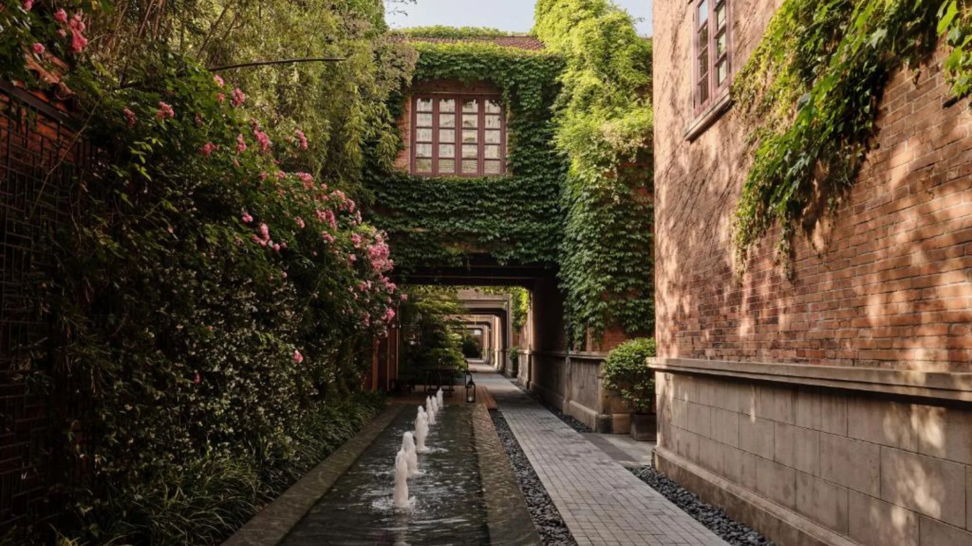 Capella Shanghai, Jian Ye Li