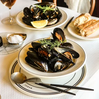 France-Soir’s mussels in white wine and cream