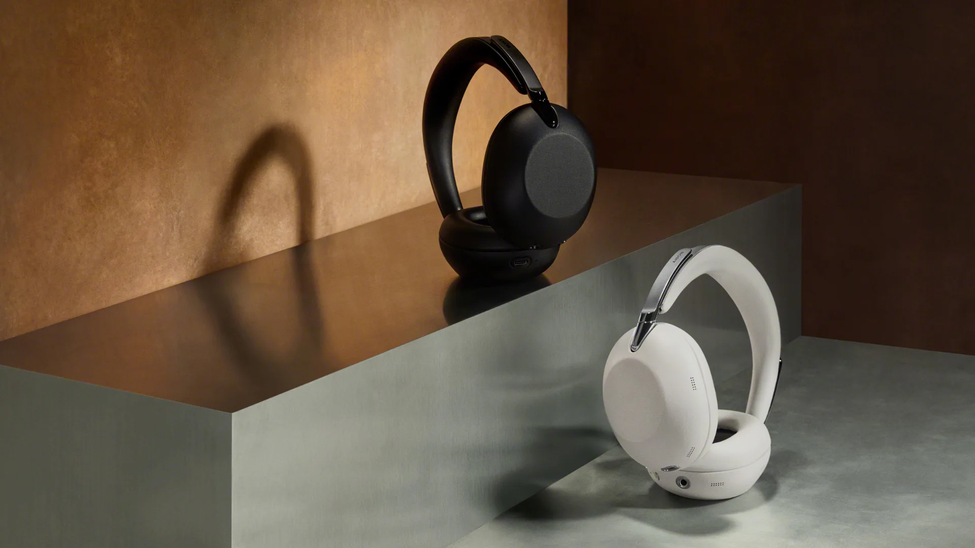 The headphones are available in two colours: Platinum and Black.