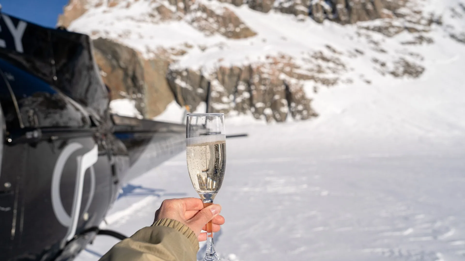 Helicopter glacier tour by Flockhill