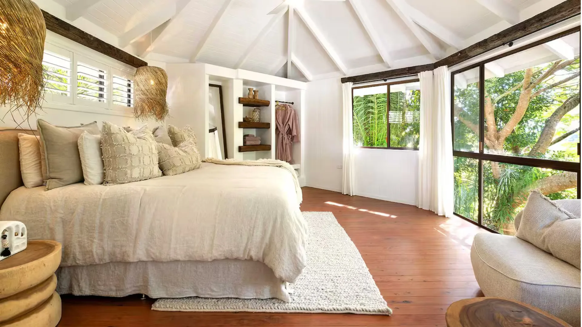 Byron Hinterland Retreat Airbnb that sleep 10 guests in Bangalow