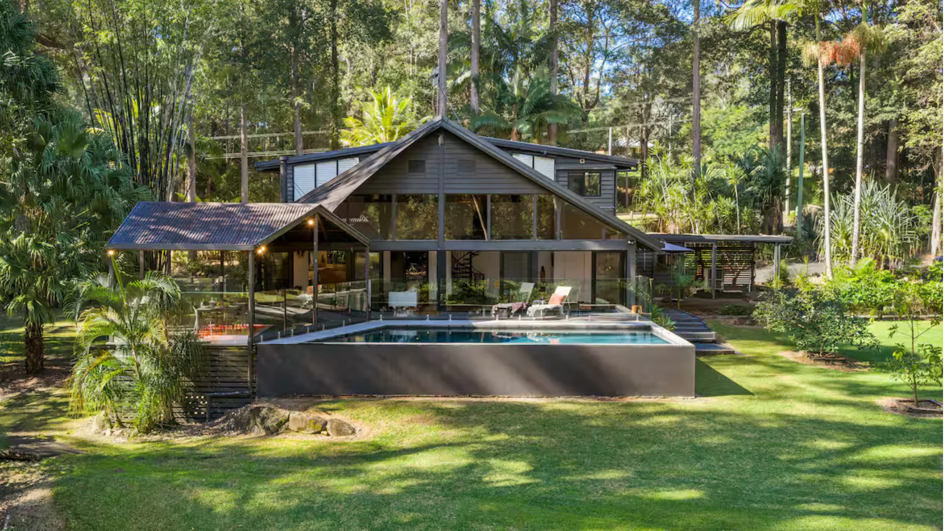 11 luxury Airbnbs and holiday rentals in Noosa for a springtime escape