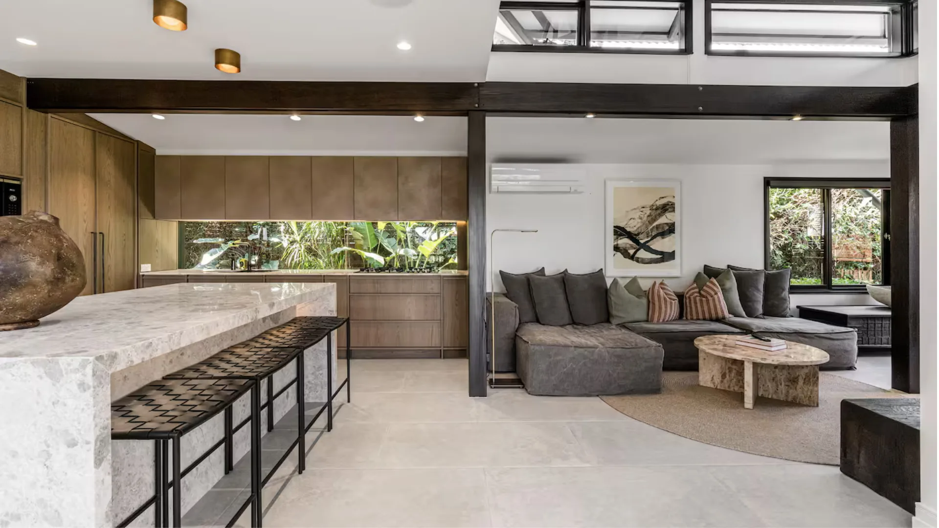 Paia Byron Bay Airbnb, a large, elevated 4 bedrooms, 3 bathrooms home with breathtaking 280 degree views in Byron Bay