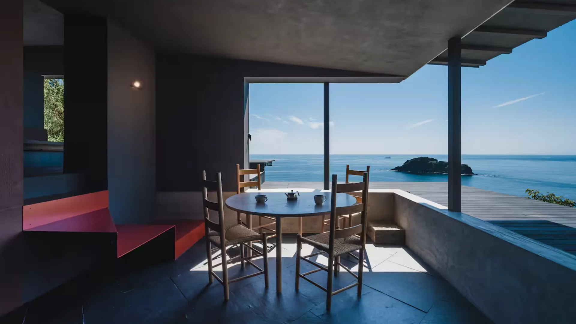 Cliff Cabin, an Airbnb in Japan with an outdoor Bath and ocean views