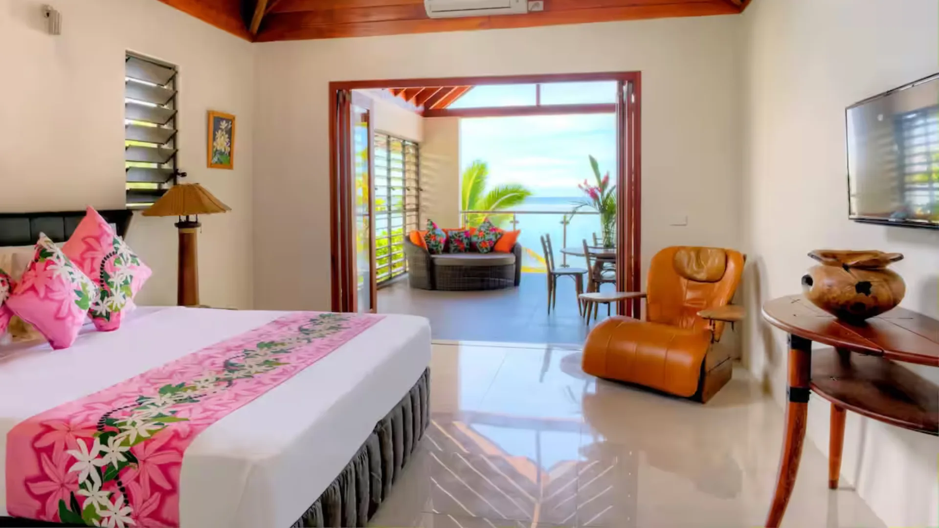 LomaniWai, a luxurious all-inclusive beachfront villa Airbnb in Fiji