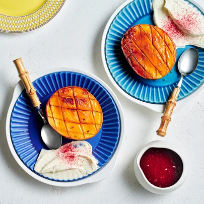 Mango brûlée with cherry-berry sauce