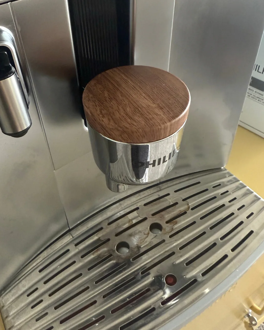 A small mess after rinsing the machine, though this can be easily wiped away