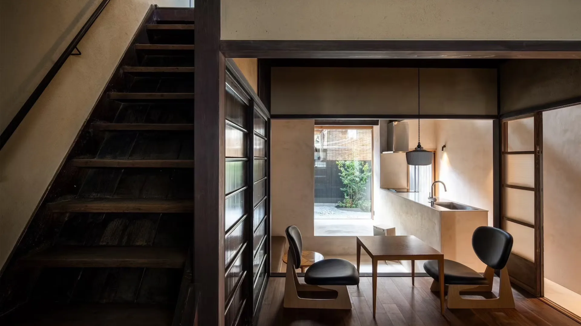 Award-winning Townhouse near Kinkaku-ji in Kyoto, an Airbnb in Japan