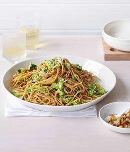 Broccoli and parmesan spaghetti with prosciutto crumbs