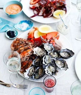 Dietmar Sawyere: Seafood platter with three sauces