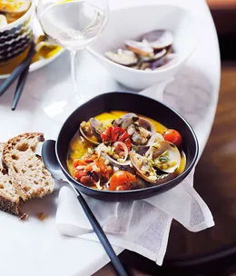Pipis with cherry tomatoes and pine nuts